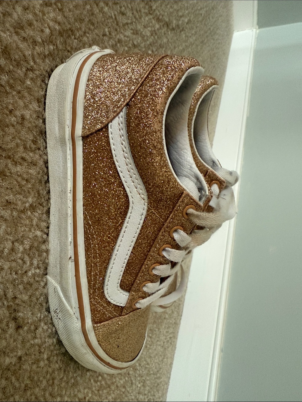 Vans Kids Glitter Low-Top Sneakers in Rose Gold with White Stripe
